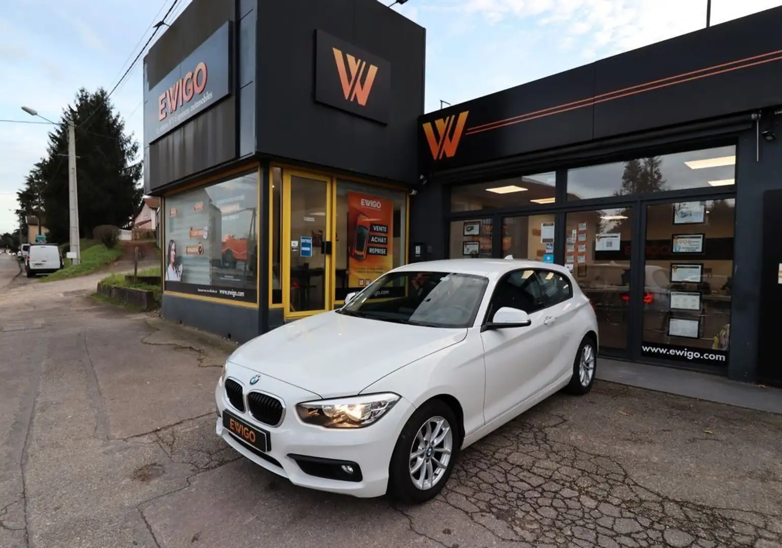 BMW 118 serie 2.0 118 d 150 ch lounge Blanc - 2