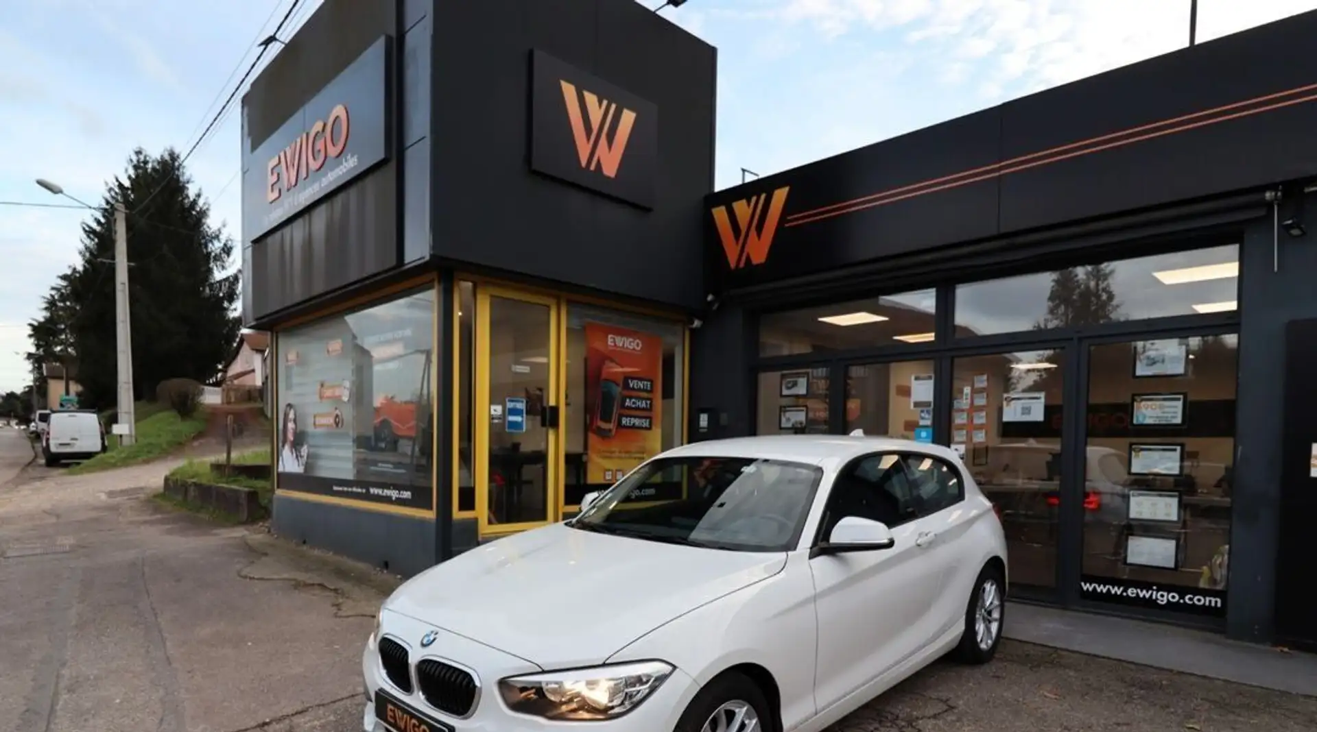 BMW 118 serie 2.0 118 d 150 ch lounge Blanc - 1