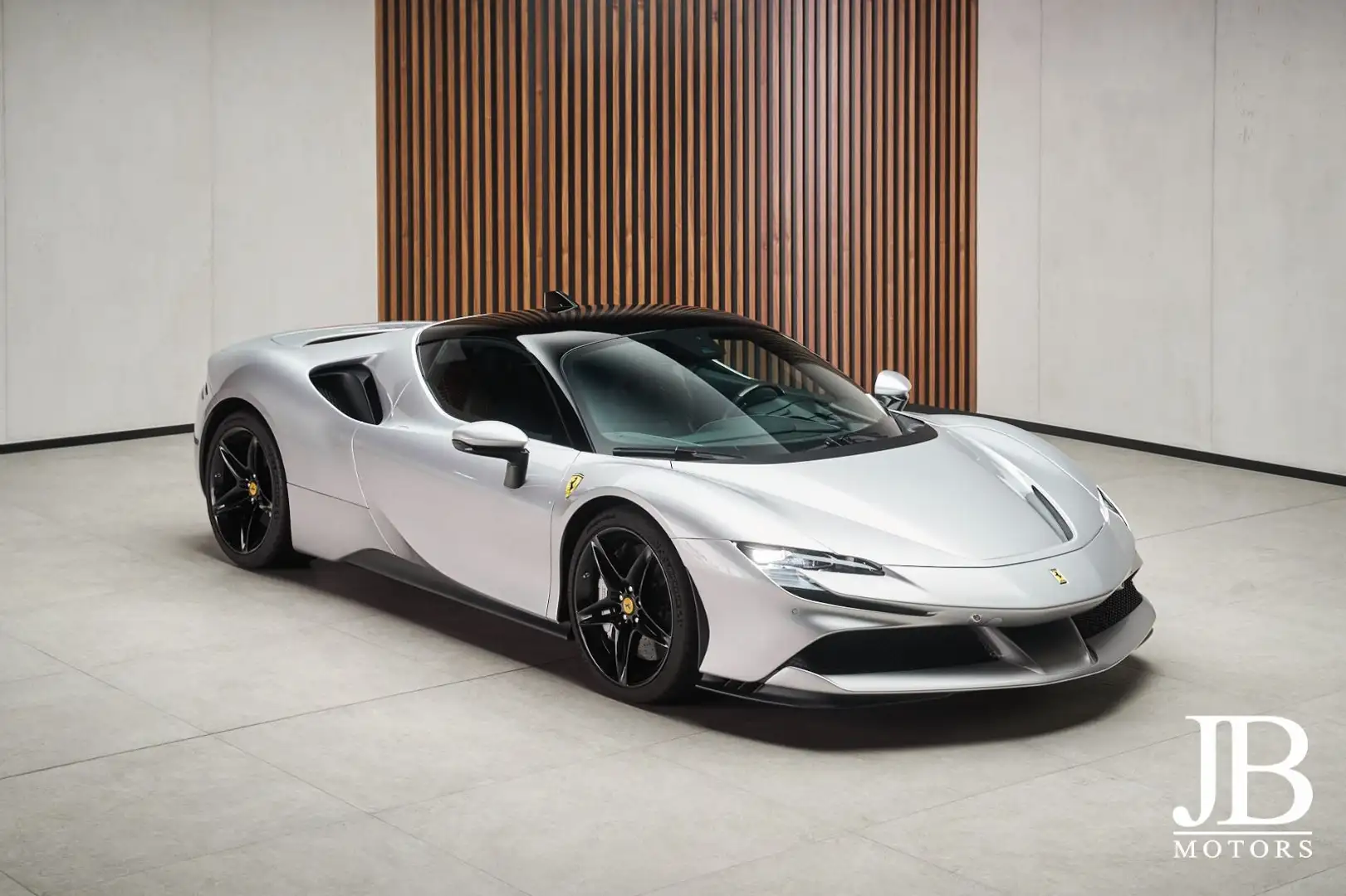 Ferrari SF90 Garantie Lift Daytona LED CarPlay Titan AFS Silber - 1