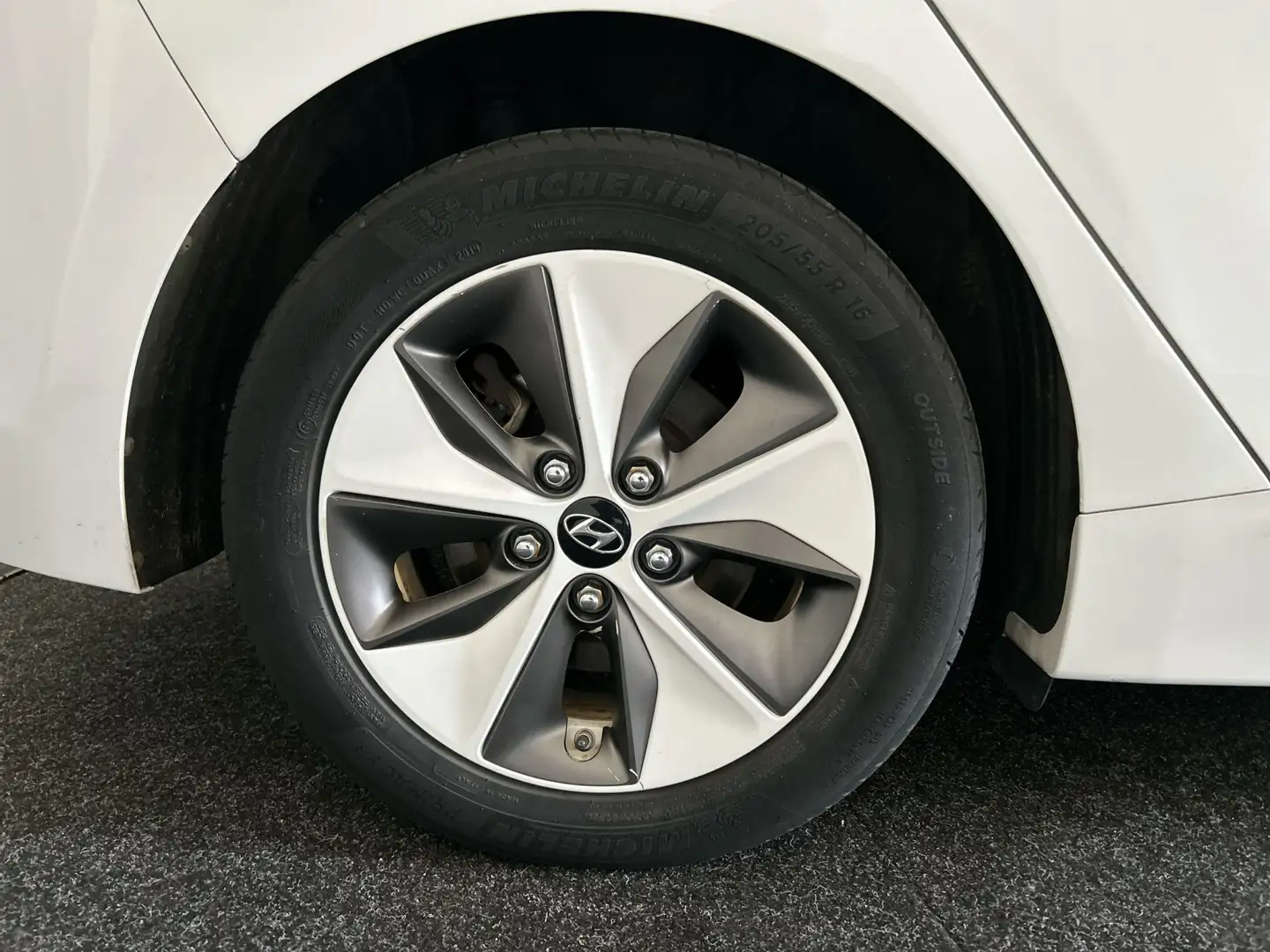 Hyundai IONIQ Comfort EV | Achteruitrijcamera | Cruise control | Blanc - 2