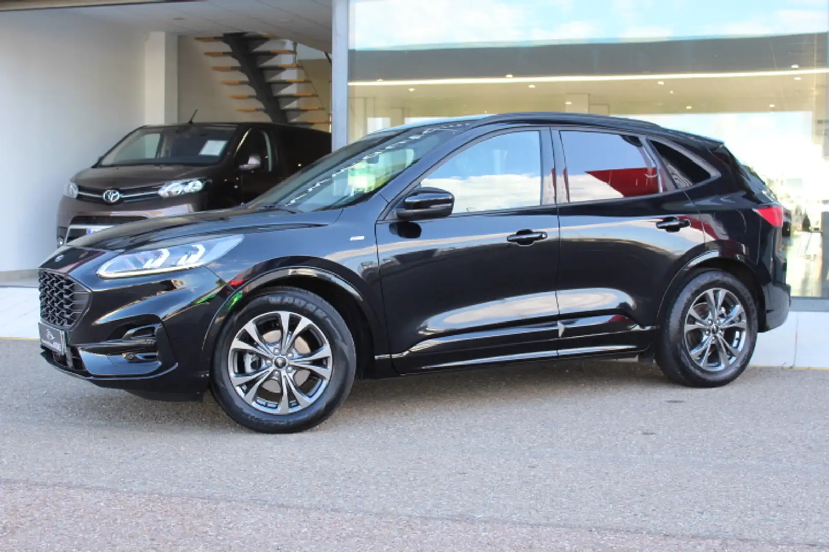 Ford Kuga 1.5 EcoBlue ST-Line FWD 120 Negro - 2