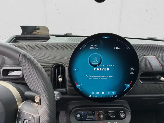 Mini Hatch view 10