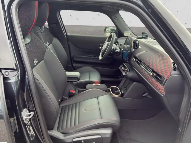 Mini Hatch view 15