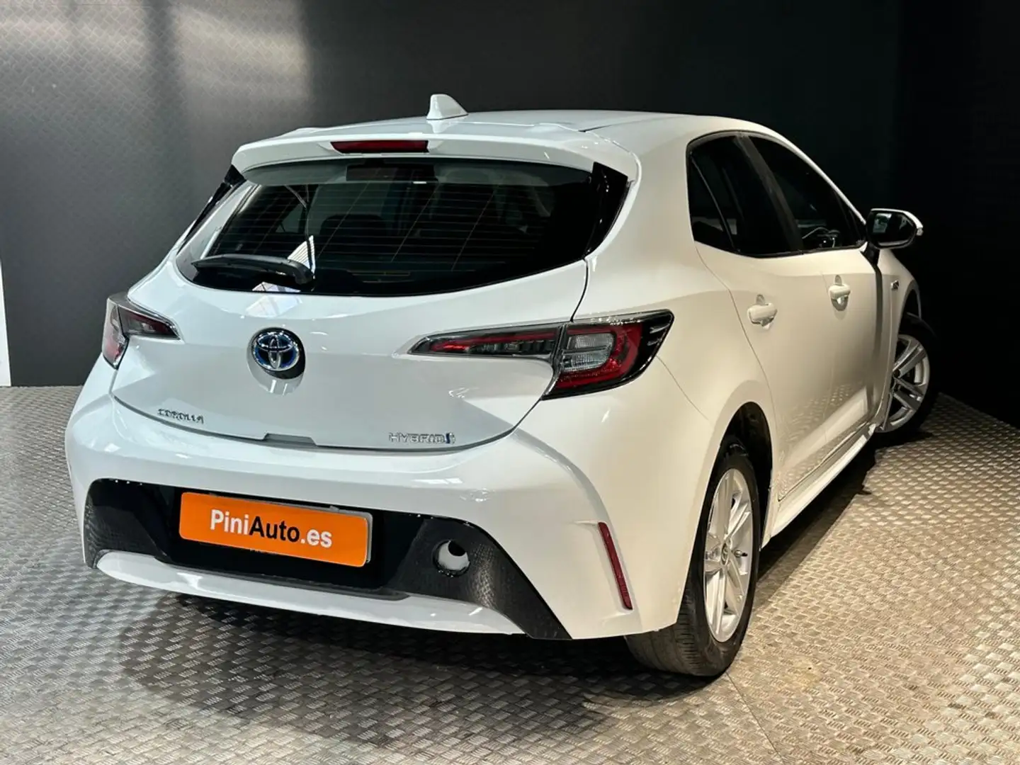 Toyota Corolla 1.8 125H ACTIVE TECH E-CVT Blanco - 2