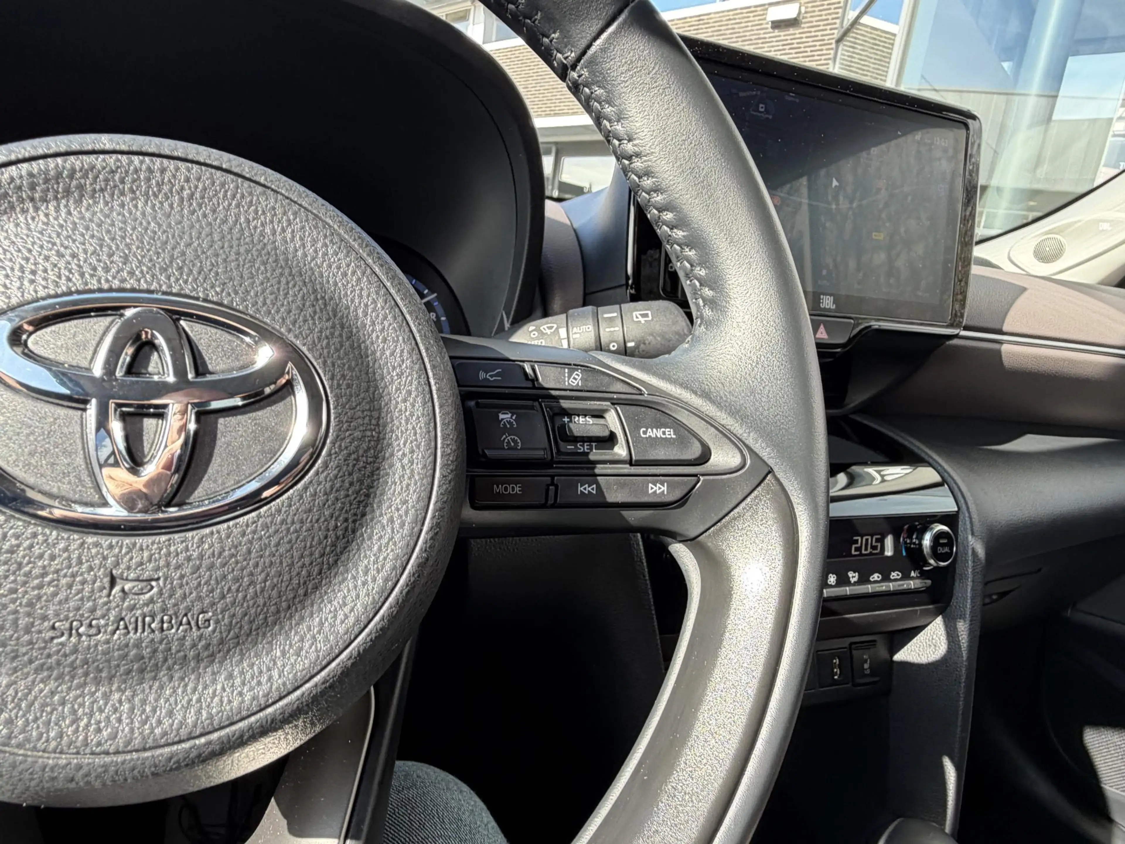Toyota Yaris Cross 1.5 Hybrid Executive Eerste Eig NL PDC HUD Navi — photo 15