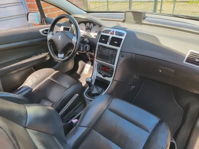 Peugeot 307 CC view 6