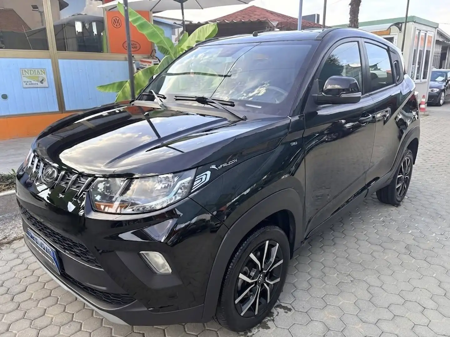 Mahindra KUV100 KUV100 1.2 K8 OK NEOPATENTATI Schwarz - 1