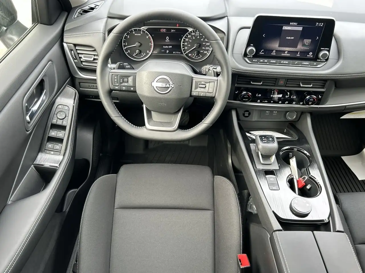 Nissan Rogue снимка Nissan Rogue