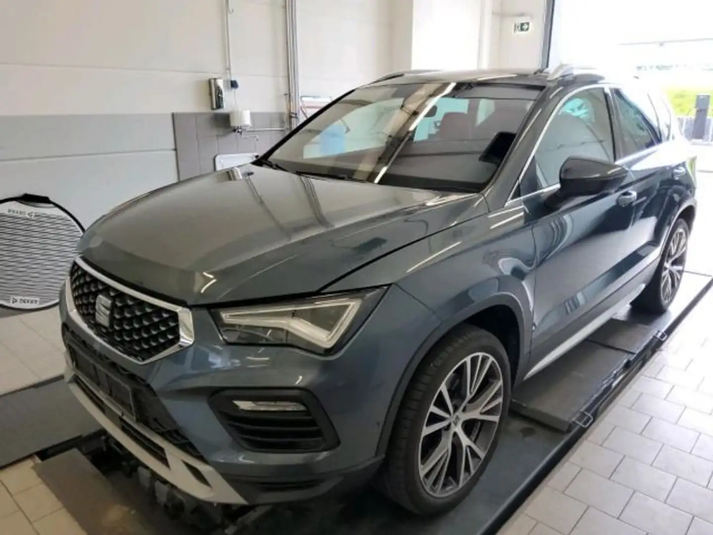SEAT Ateca 2.0 TSI DSG 4D XPERIENCE VIRTUAL LM19 AHK Grau - 2