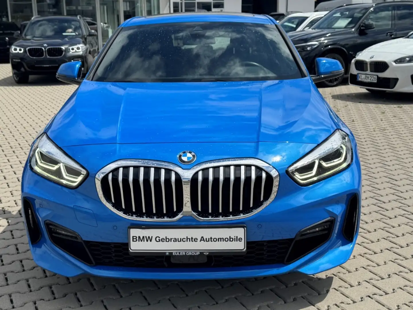 BMW 118 i 5-Türer MSport SHZ PDC DAB Pano Navi LED Blau - 2