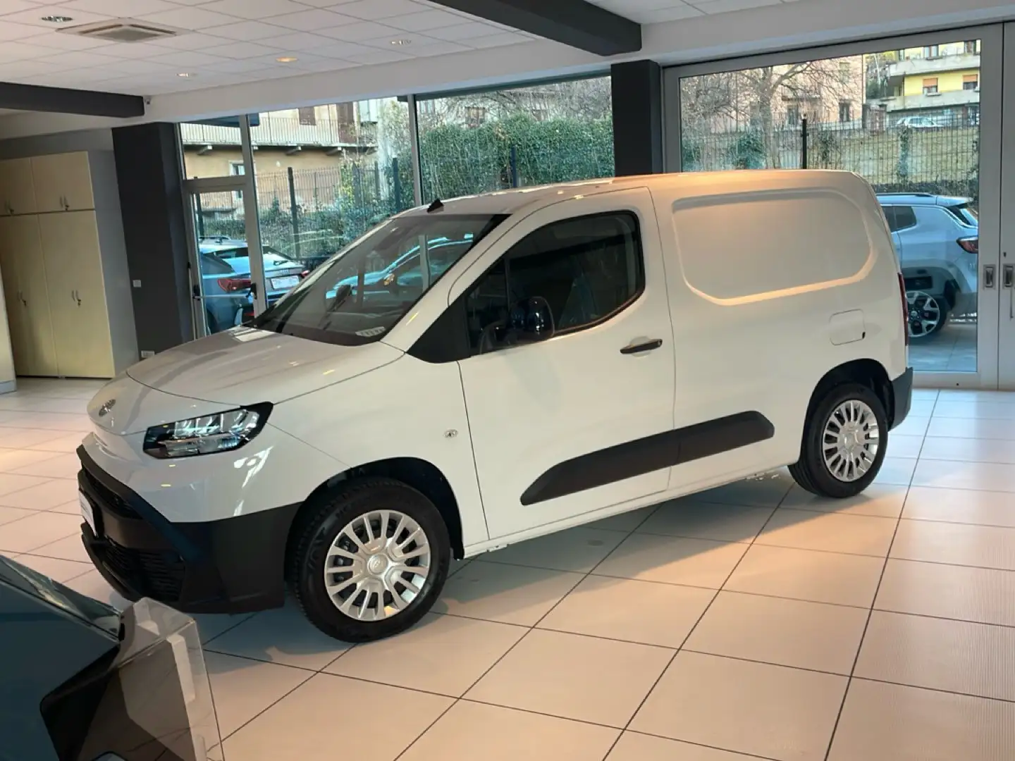 Toyota Proace Proace 1.5D 100CV S&S PL-TN Furgone Short 4p. 10q Bianco - 1