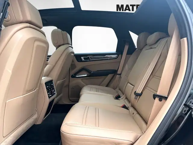 Porsche Cayenne view 23