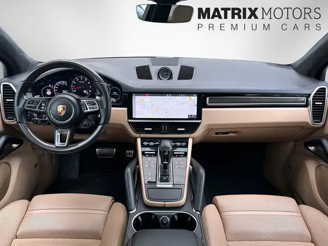 Porsche Cayenne view 3