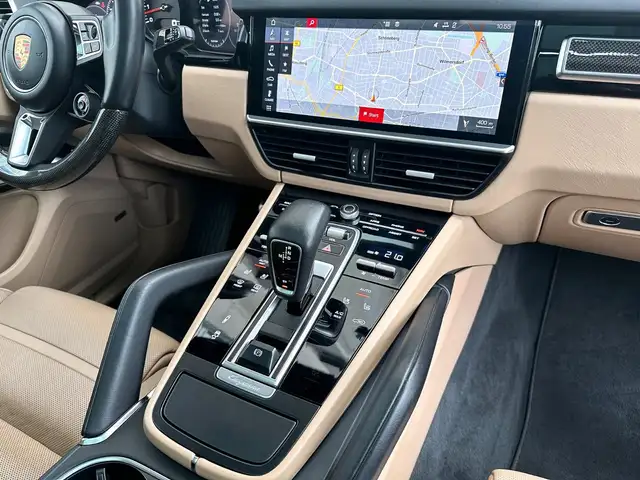 Porsche Cayenne view 19