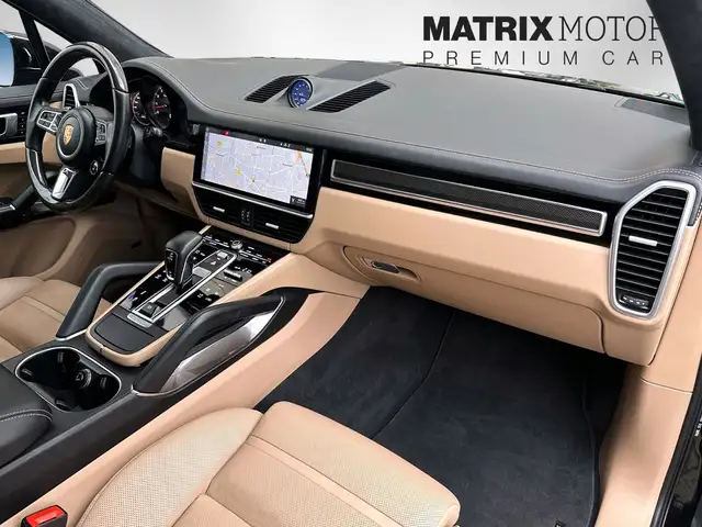 Porsche Cayenne view 16