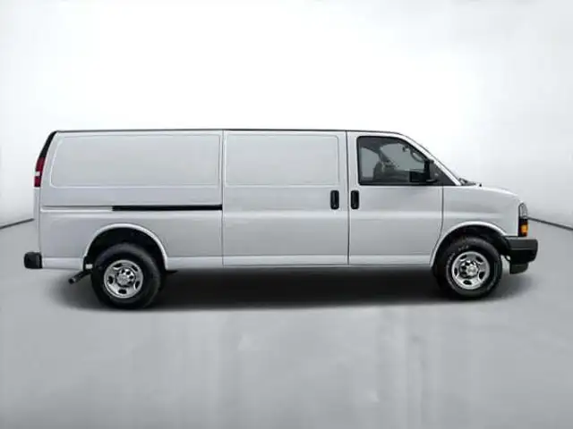 Chevrolet Express 2500 2024 — photo 2