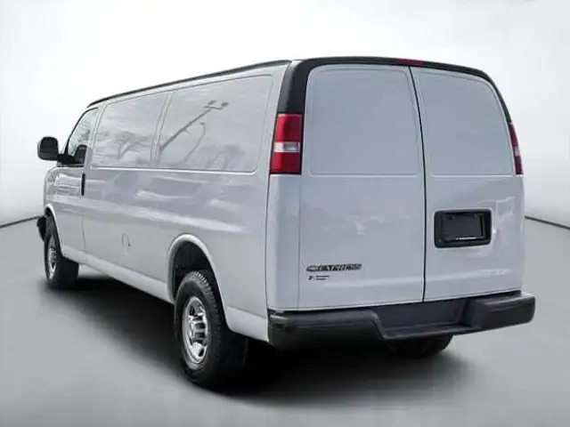 Chevrolet Express 2500 2024 — photo 6