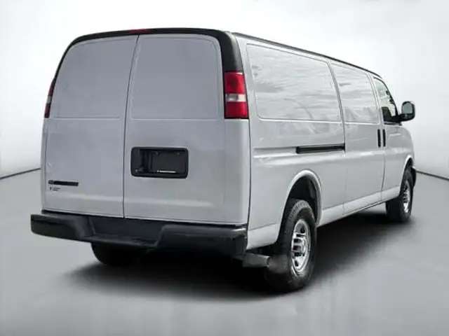 Chevrolet Express 2500 2024 — photo 3