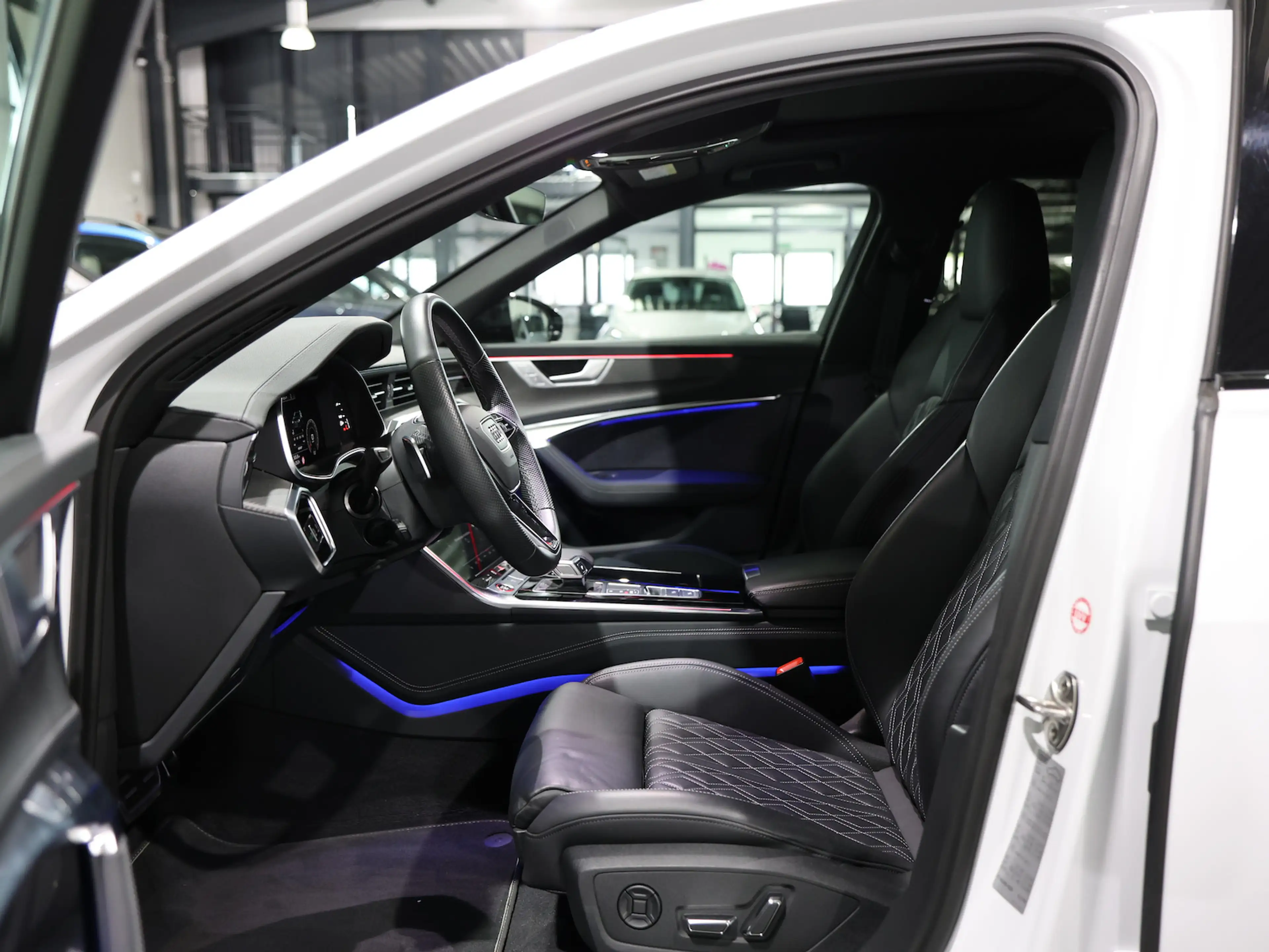 Audi S6 Avant 3.0 TDI Q S-LINE WHITE & BLACK PANORAMA — photo 11