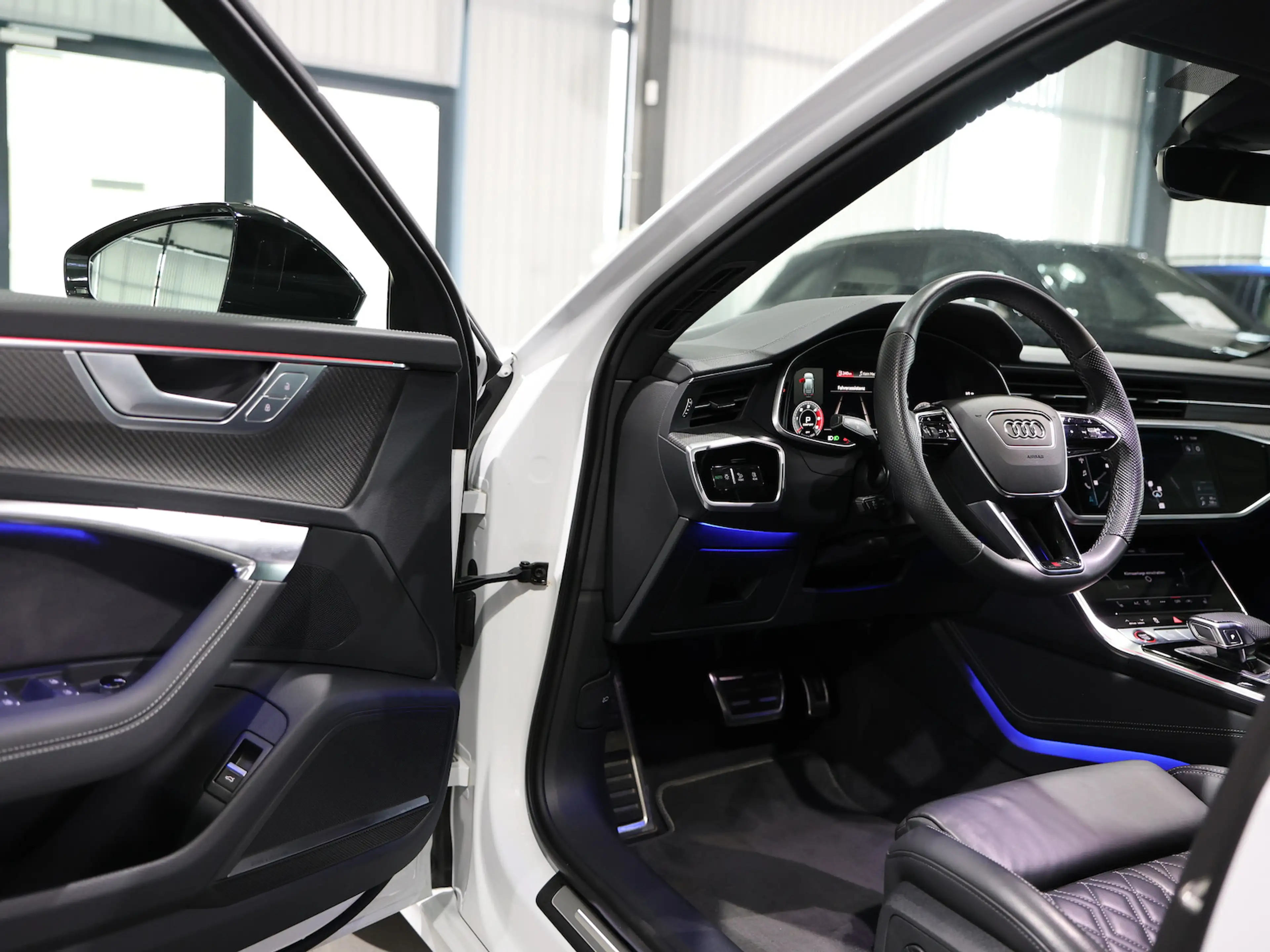 Audi S6 Avant 3.0 TDI Q S-LINE WHITE & BLACK PANORAMA — photo 10