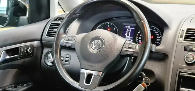 Volkswagen Touran view 12