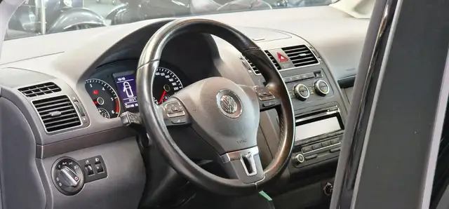 Volkswagen Touran view 11