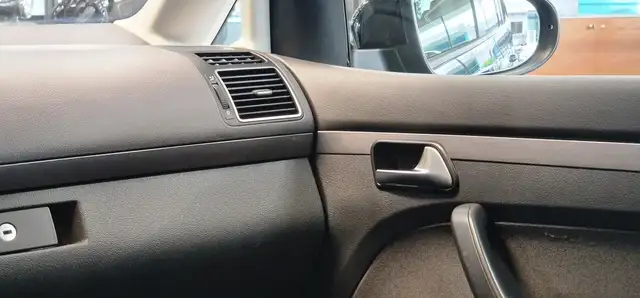 Volkswagen Touran view 14