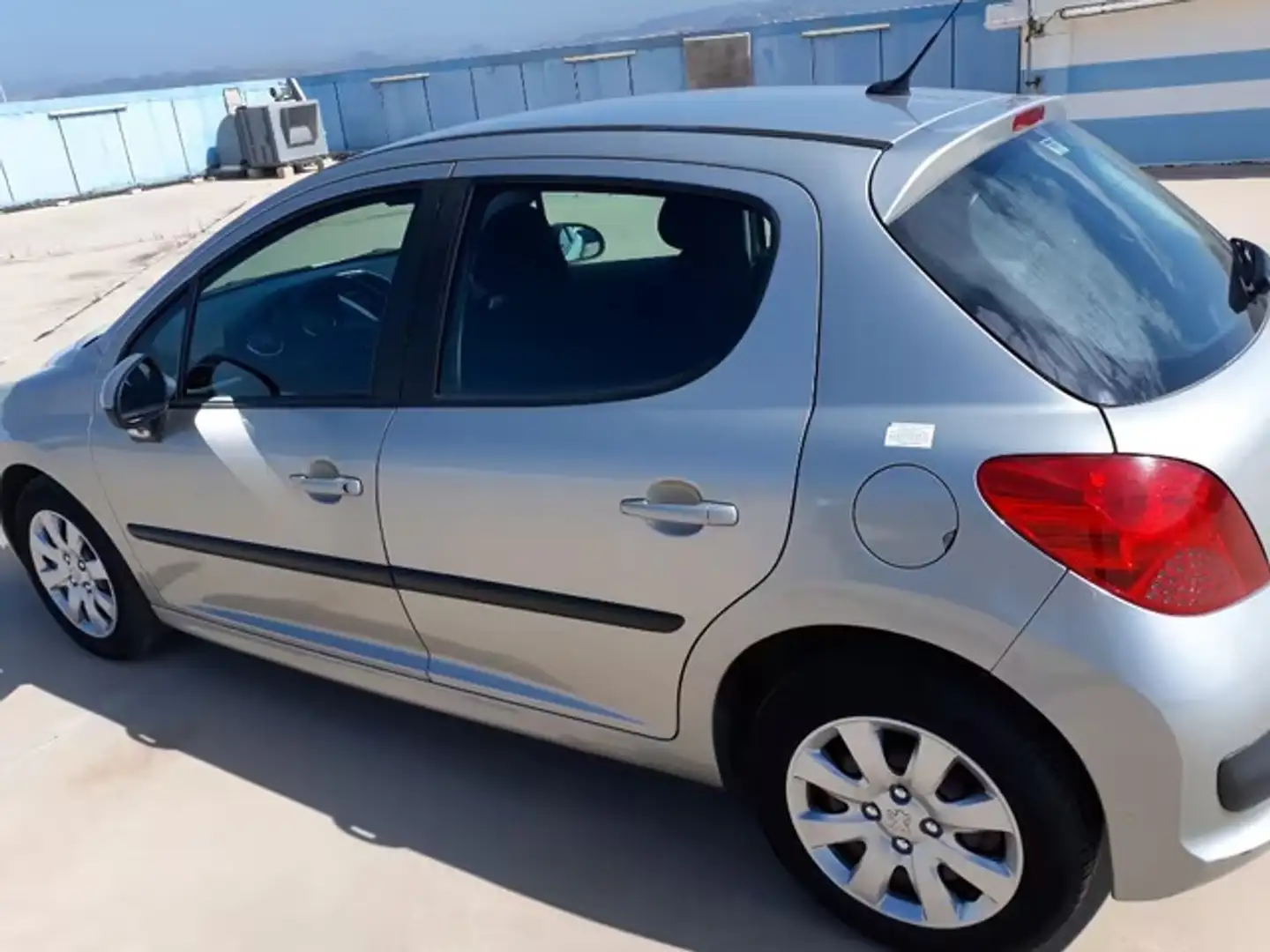 Peugeot 207 1.4HDI Confort Grau - 2