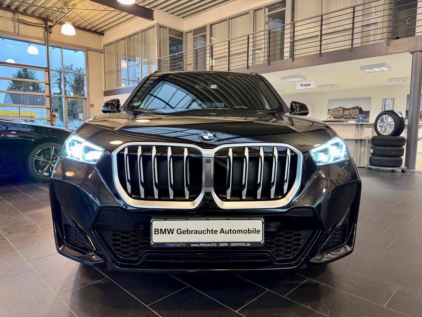BMW X1 18i sDrive M Sport AHK/PANO/K.Zg/19" Schwarz - 2