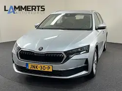 Skoda Octavia Combi Trekhaak, Stoelverwarming, Parkeerhulp voor, Regensensor, Lendensteun, Inductieladen voor smartphones, Garantie, Navigatiesysteem