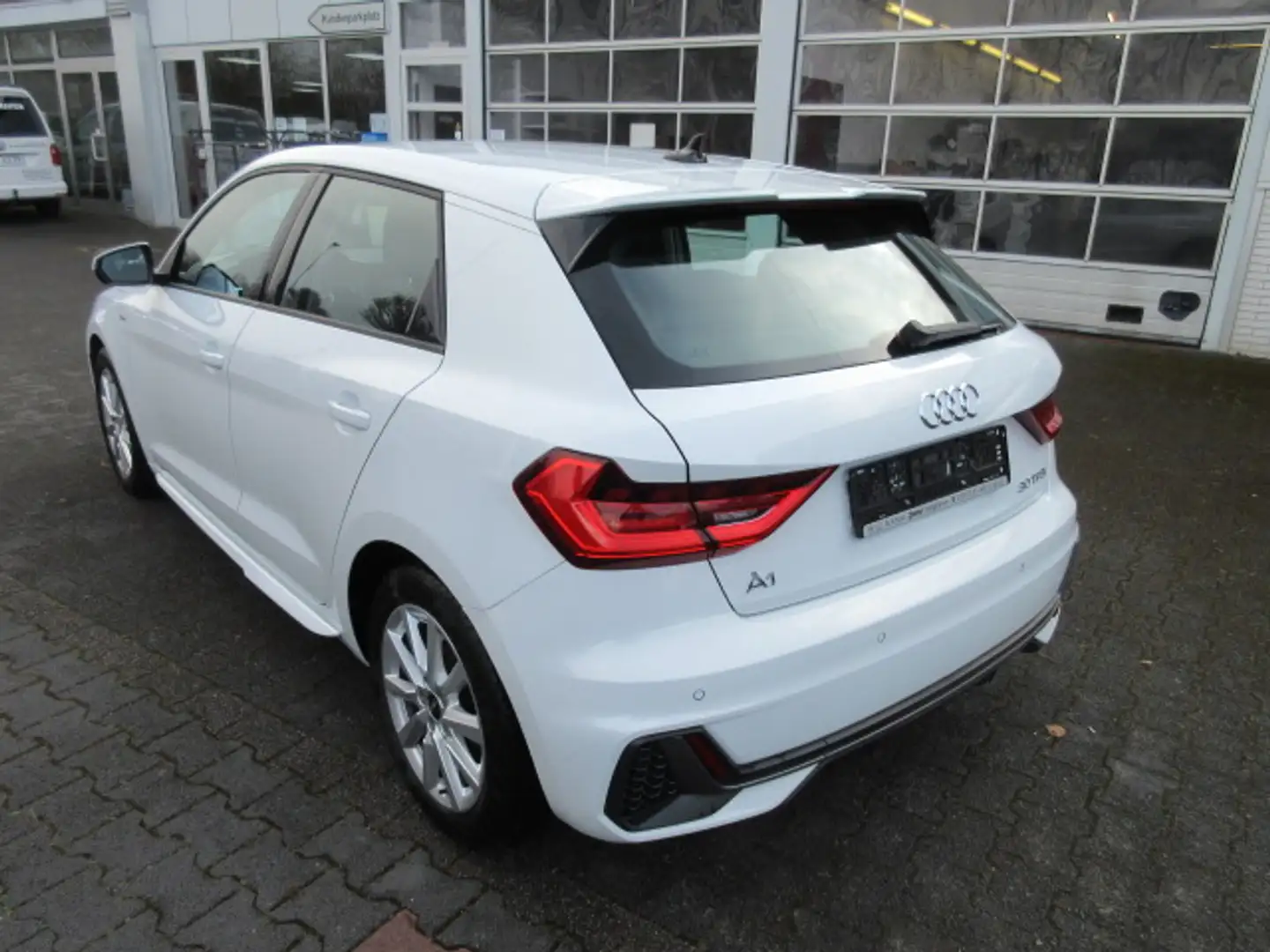 Audi A1 Sportback S line 1.0 TFSI S tronic NAVI ALU APS SITZHZG KLIMA eFH Weiß - 2
