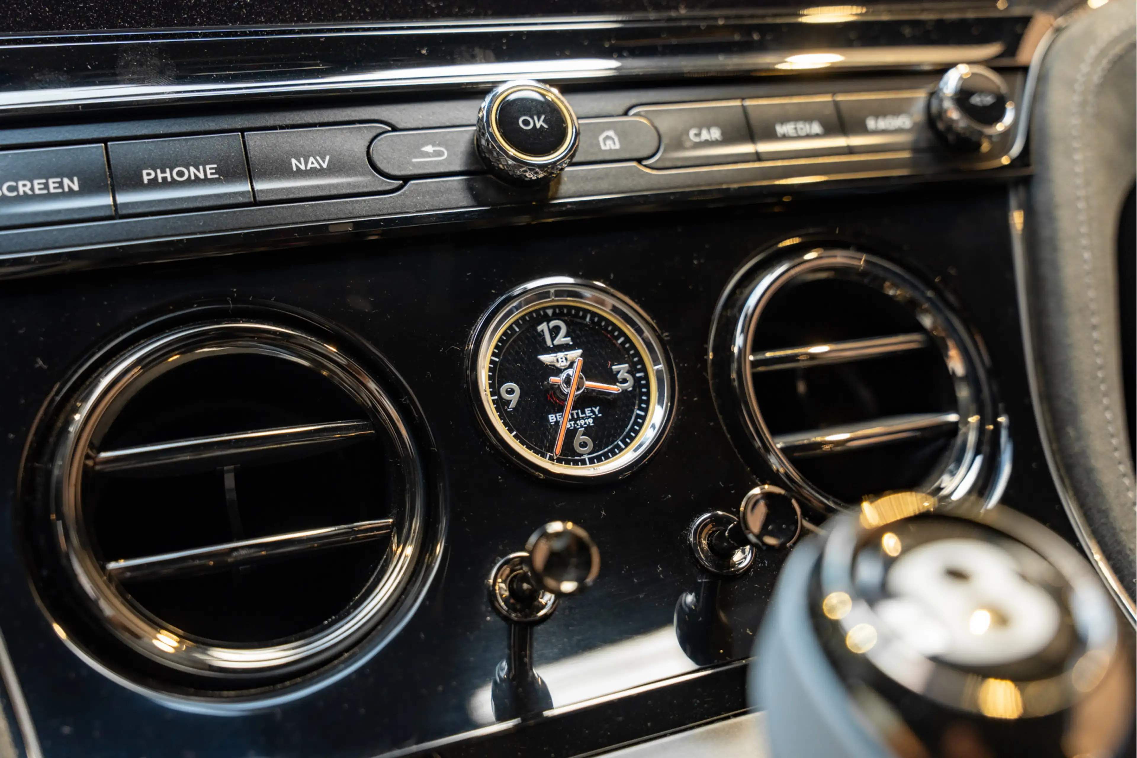 Bentley Continental GT First Edition Touring Specification 4.0 V8 Hybrid — photo 38