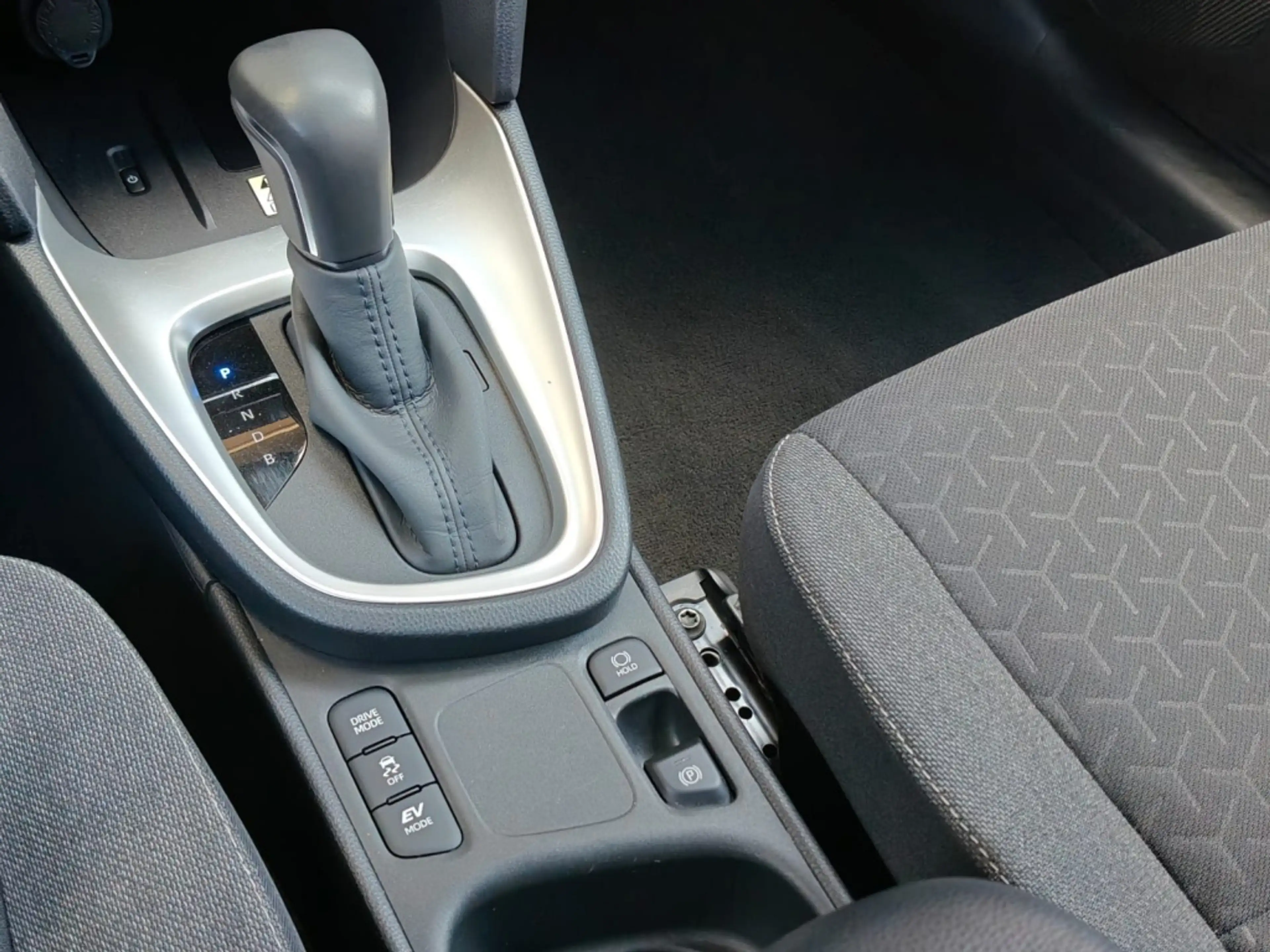Toyota Yaris Cross 1.5 Hybrid Dynamic, STOELVERWARMING / DEALER ONDER — photo 15