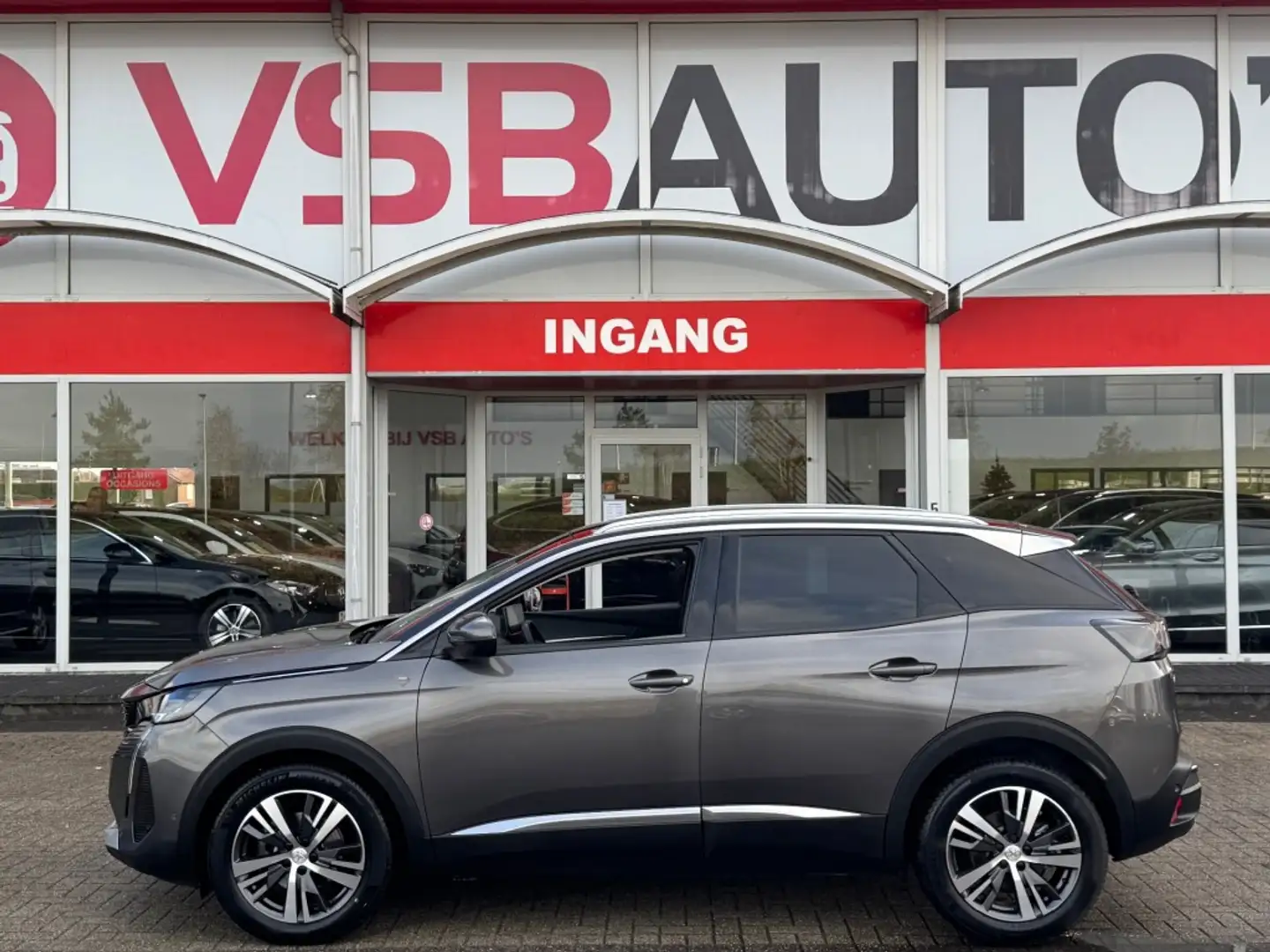 Peugeot 3008 1.2 PURETECH ROADTRIP AUT. 130PK NAVI CAMERA CARPL Grijs - 2