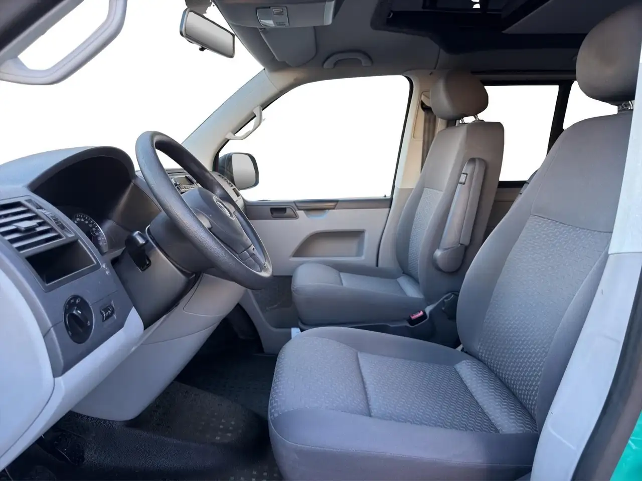 VOLKSWAGEN T5 CALIFORNIA 2.0 TDI 140CH - BVM - 1ERE MAIN - CLIMATISATION - ATTELAGE FIXE - 120.878 KMS