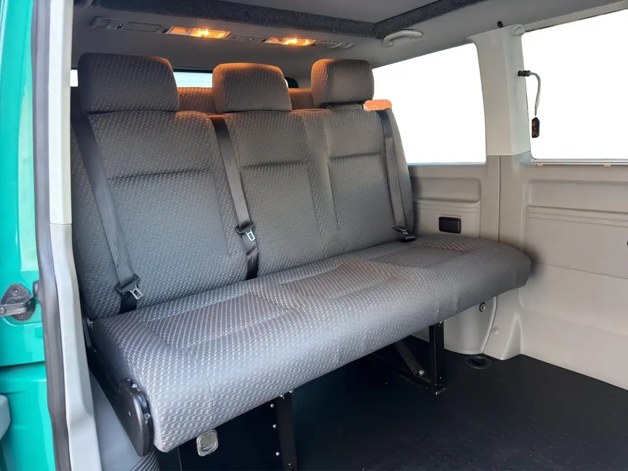 VOLKSWAGEN T5 CALIFORNIA 2.0 TDI 140CH - BVM - 1ERE MAIN - CLIMATISATION - ATTELAGE FIXE - 120.878 KMS