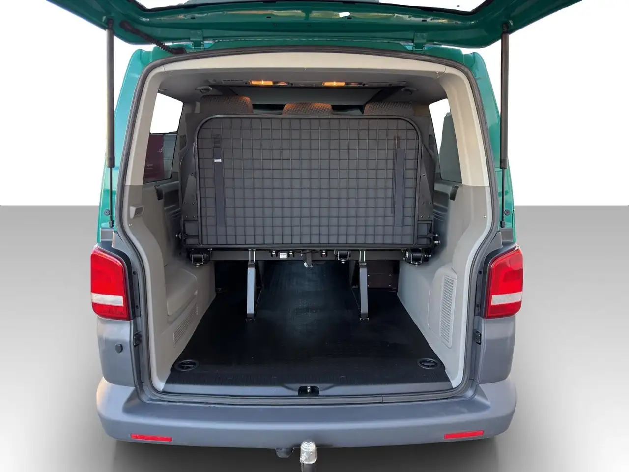 VOLKSWAGEN T5 CALIFORNIA 2.0 TDI 140CH - BVM - 1ERE MAIN - CLIMATISATION - ATTELAGE FIXE - 120.878 KMS