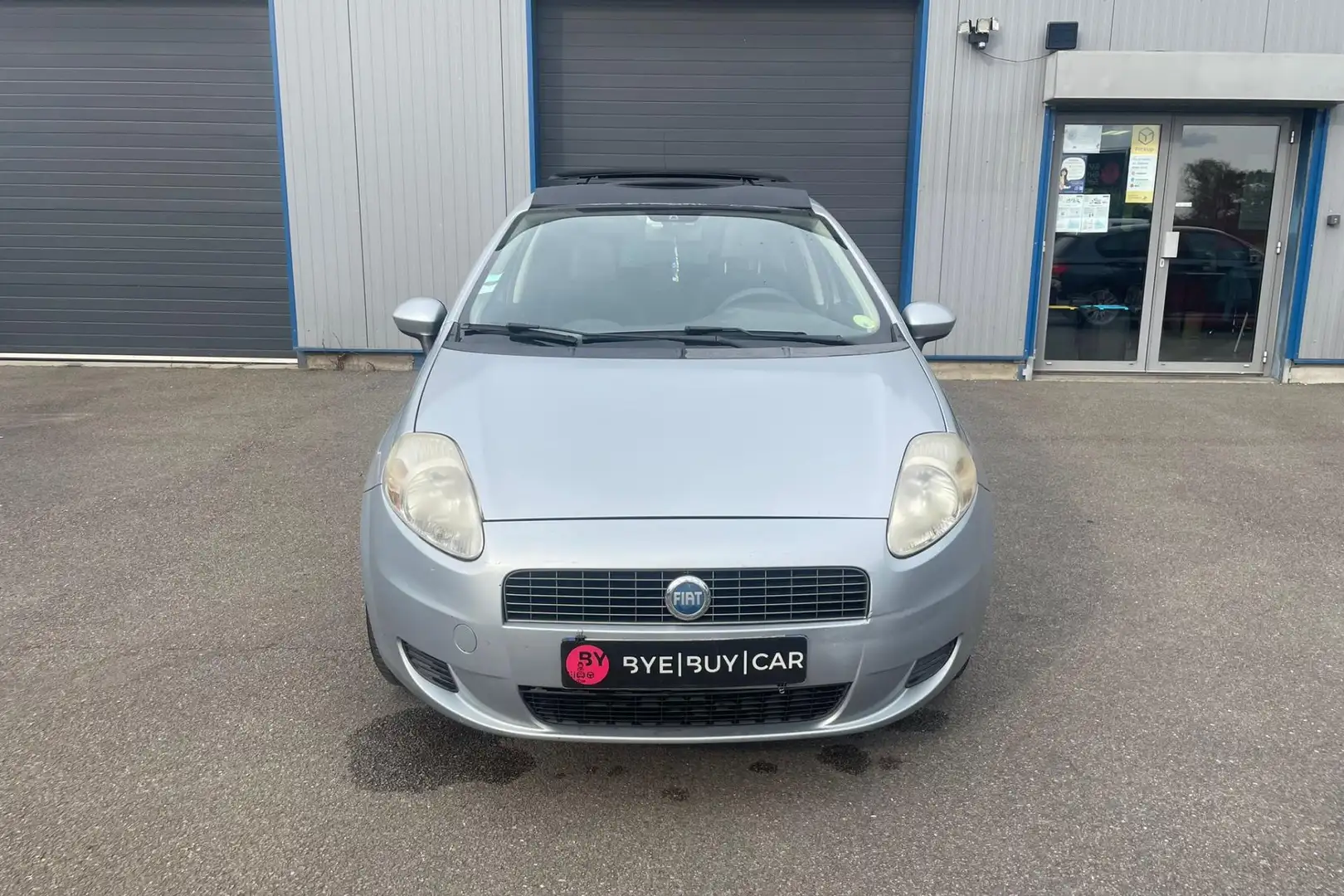 Fiat Grande Punto Grande 1.2i 65CH  Toit Ouvrant Dynamic GTIE 12MOIS Grijs - 2