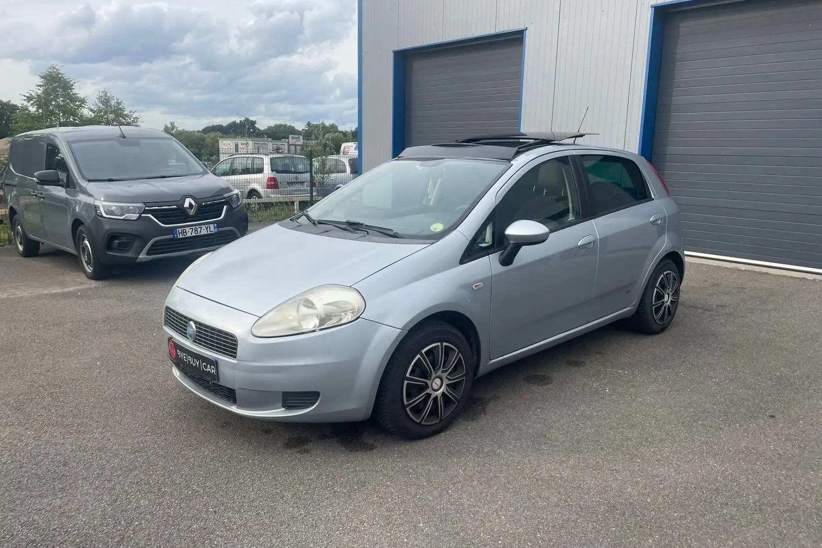 Fiat Grande Punto Grande 1.2i 65CH  Toit Ouvrant Dynamic GTIE 12MOIS Grijs - 1