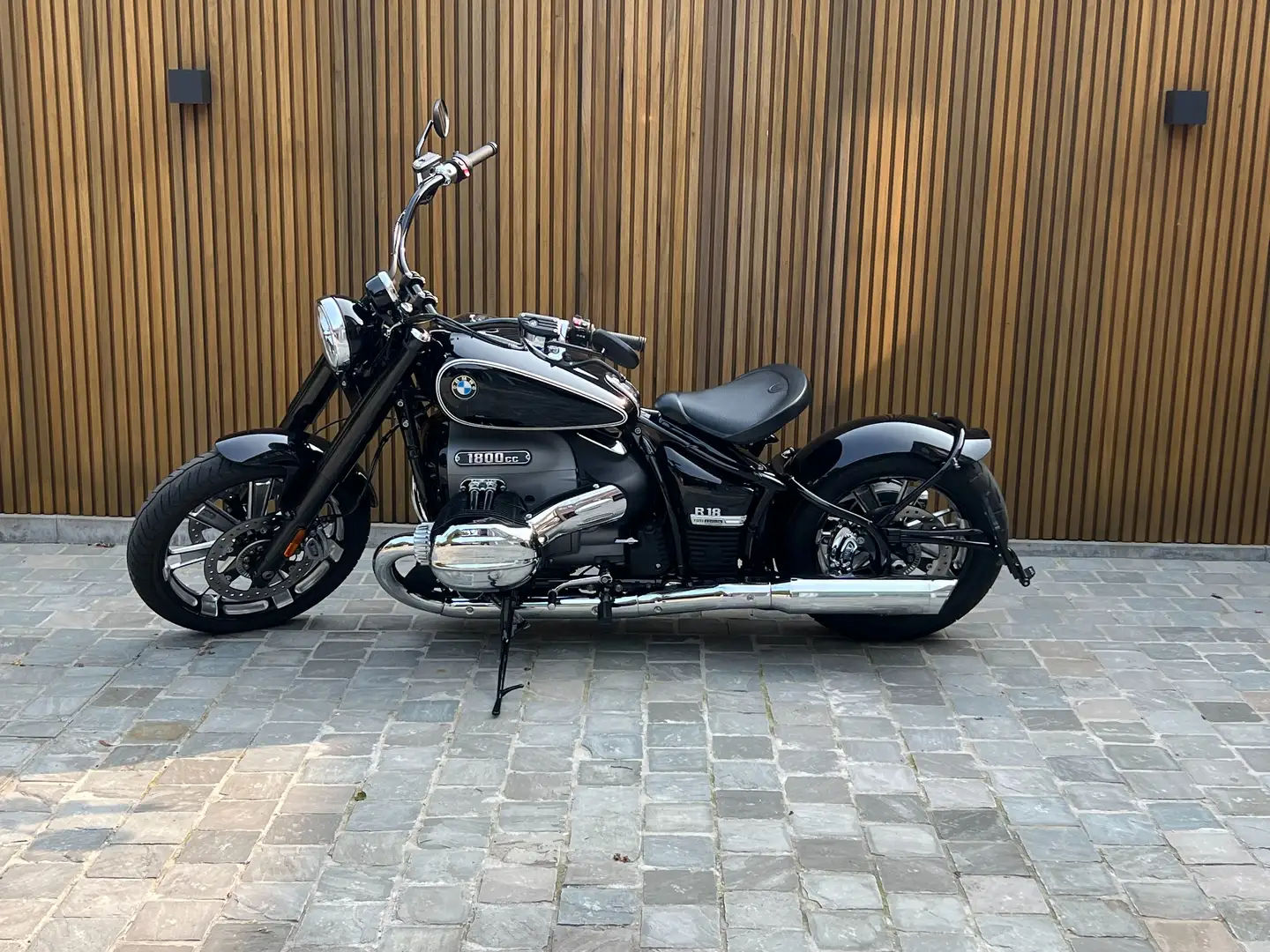 BMW R 18 bobber Noir - 1