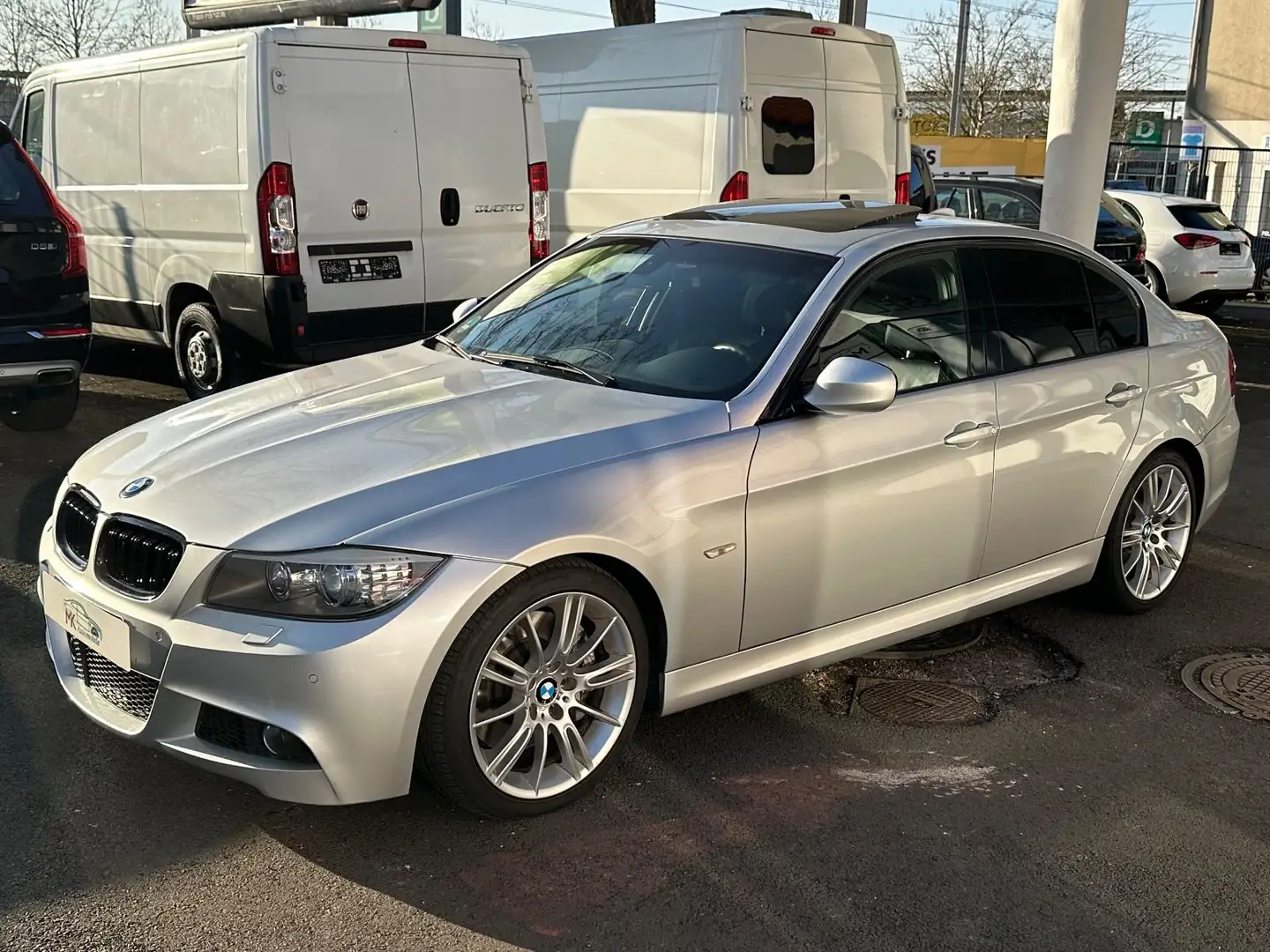 BMW 335 i E90 M-Paket/ Leder/ ACC/ PDC/ Schiebedach Silber - 1