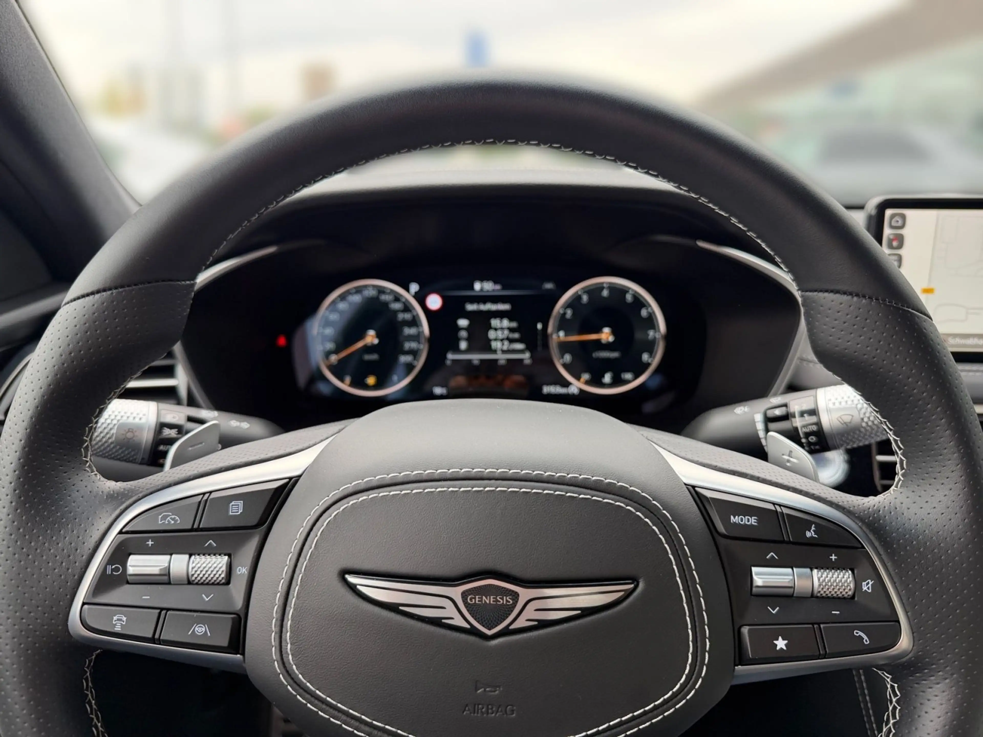 Genesis G70 2.0 T-GDi Sedan Sport 4WD Innov Glasschiebed — photo 8