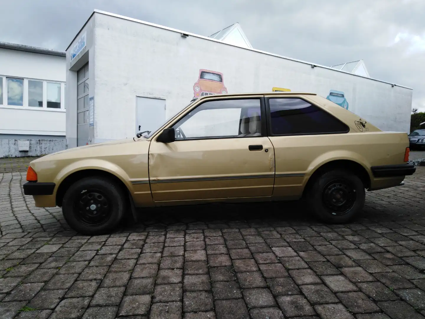 Ford Escort L Gold - 2