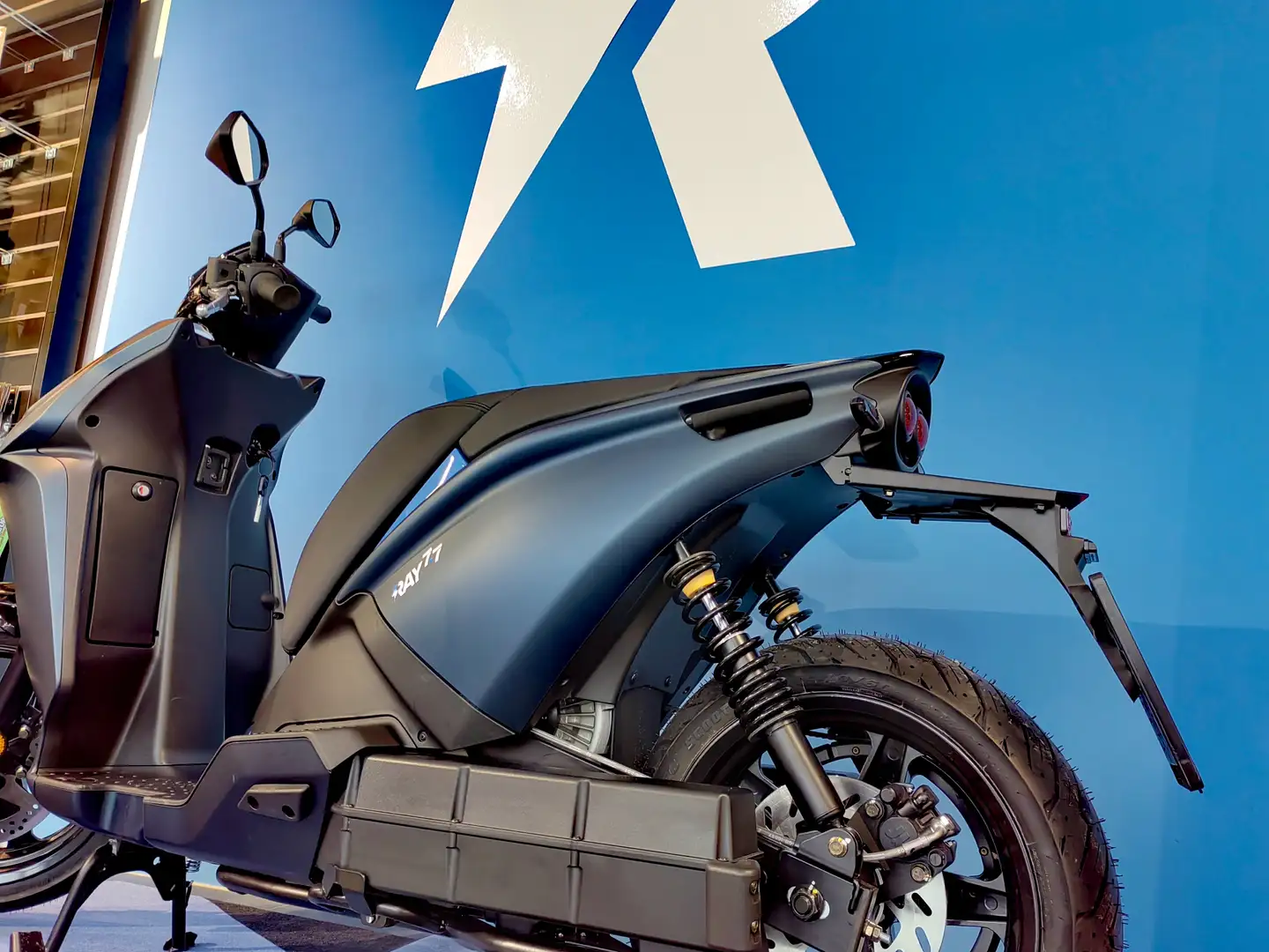 Ray 7.7 elektrischer Motoroller günstig! - 1