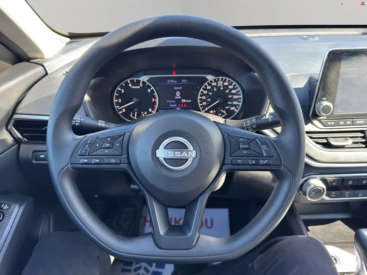 Nissan Altima снимка Nissan Altima