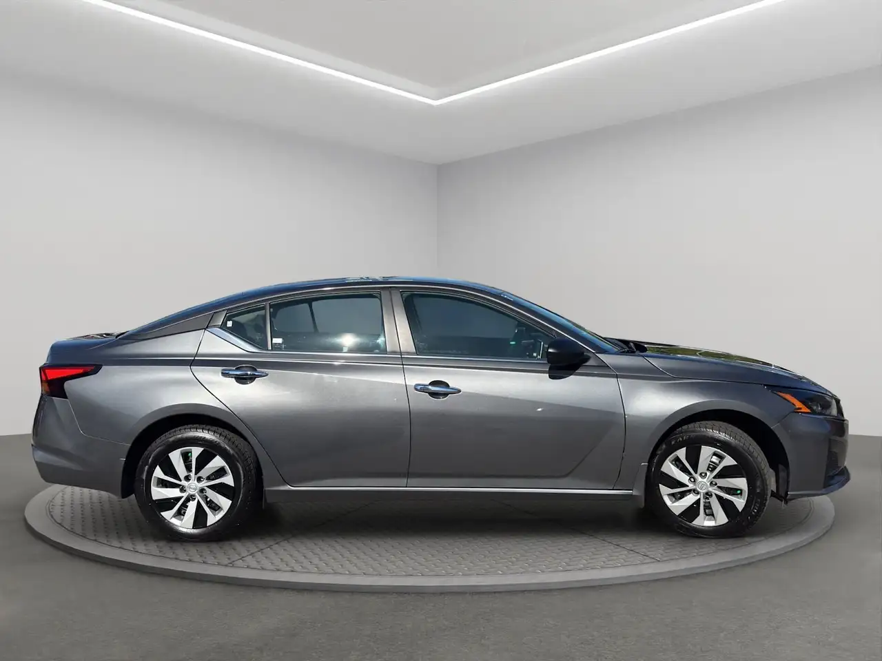 Nissan Altima снимка Nissan Altima