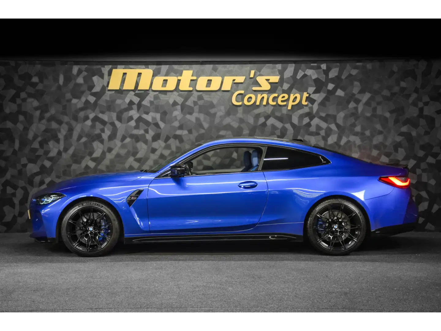 BMW M4 Compétition Coupé X-DRIVE G82 - BMW INDIVIDUAL Blau - 2