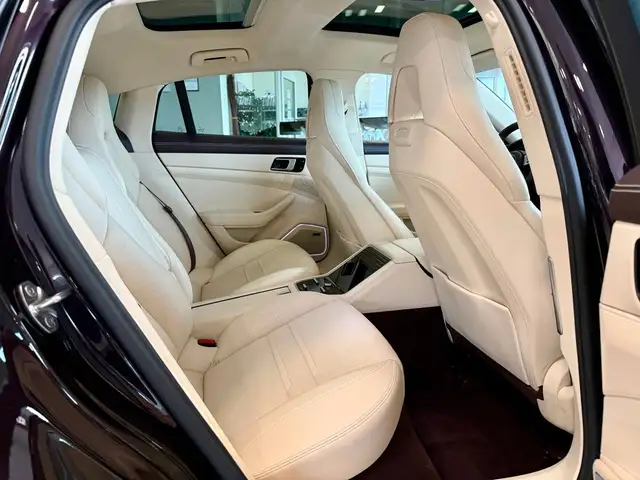 Porsche Panamera view 13