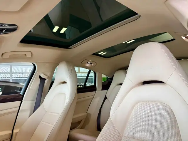 Porsche Panamera view 8