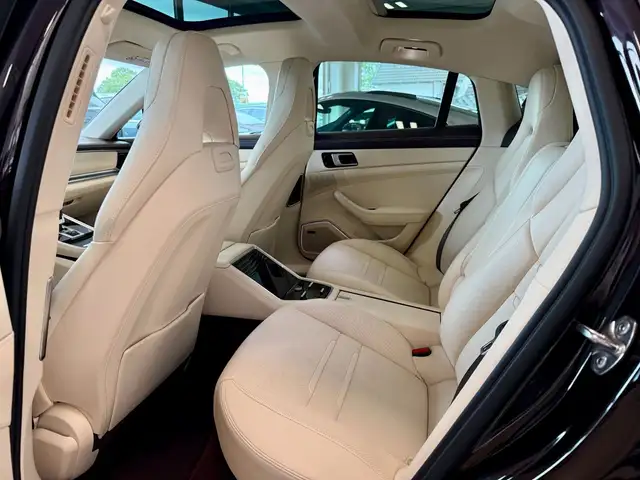Porsche Panamera view 10